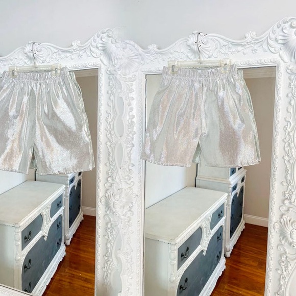 New York Couture * One of a Kind* VINTAGE Reworked Silver Pocket Shorts - Picture 4 of 7